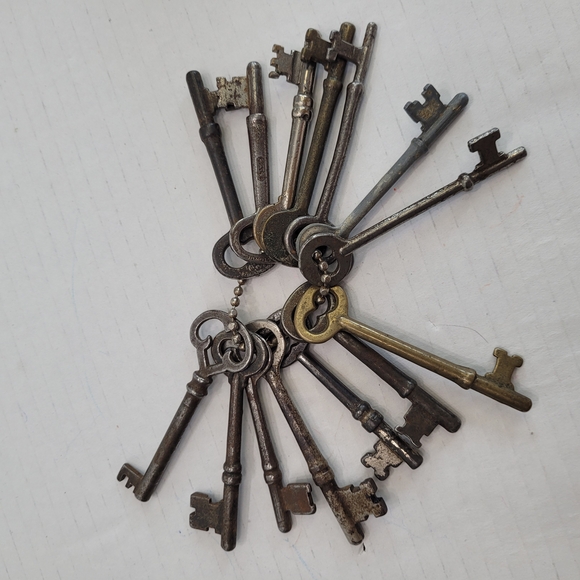 Antique Skeleton Keys Collection Of 14 - Picture 1 of 4